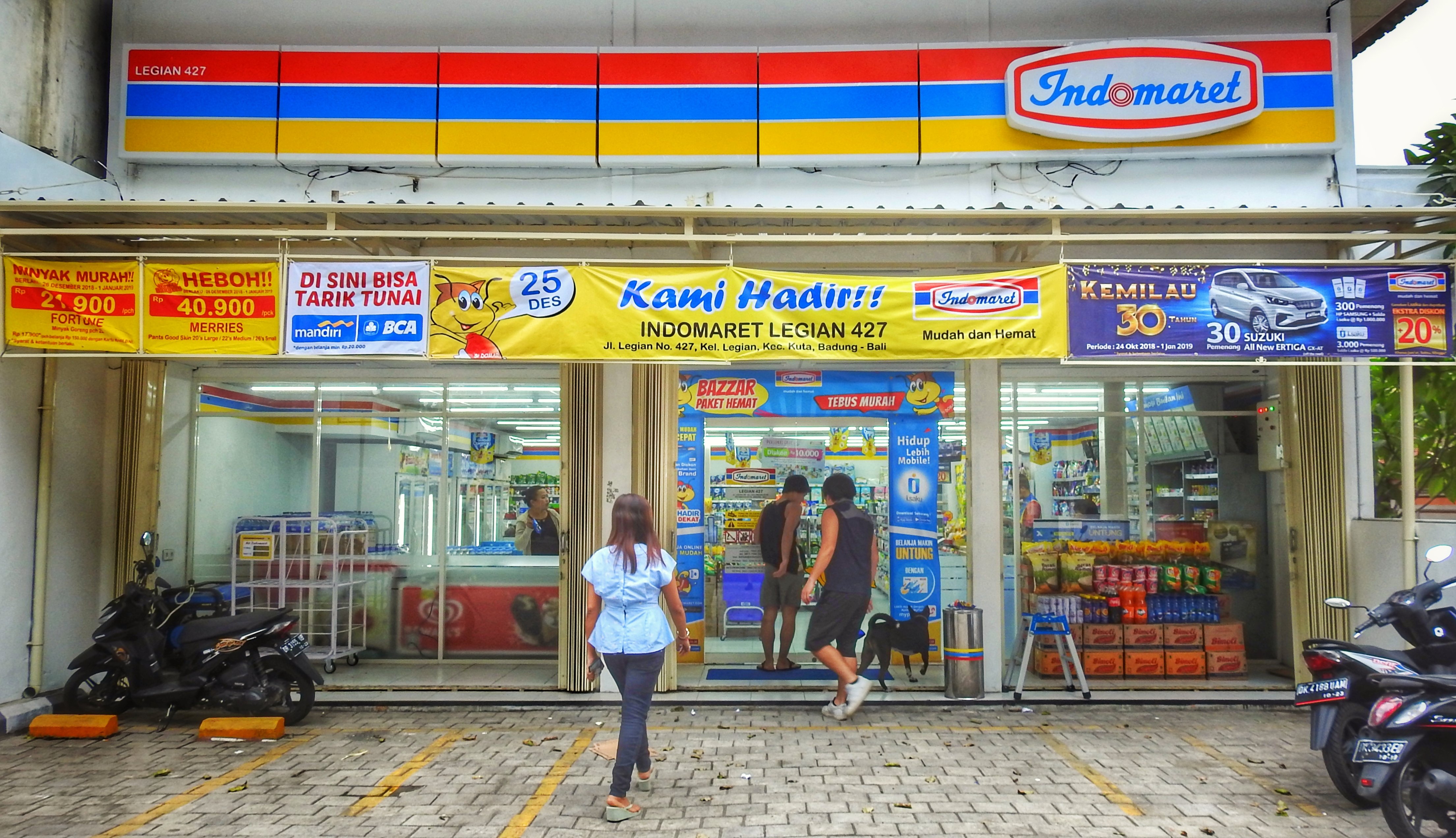 Contoh storefront Indomaret sebagai referensi kategori franchise ritel
